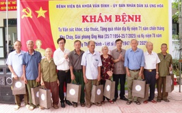 Khám, tư vấn sức khỏe, cấp phát thuốc miễn phí cho hơn 300 đối tượng chính sách nhân kỷ niệm 78 năm Ngày Thương binh - Liệt sĩ.