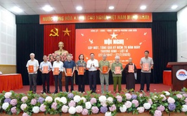 Gặp mặt, tặng quà người có công nhân kỷ niệm 78 năm Ngày Thương binh – Liệt sĩ