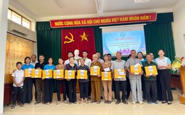 Uỷ ban MTTQ xã Phúc Lộc tổ chức chương trình trao quà cho người có công và thân nhân người có công trên địa bàn xã