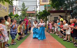 HOẠT ĐỘNG GIAO LƯU TRẢI NGHIỆM “TRẠI HÈ VUI VẺ” CỦA CÁC BÉ TRƯỜNG MẦM NON THỊNH LIỆT