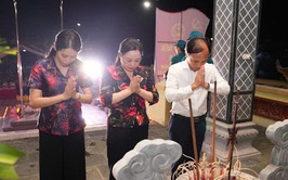 XÃ VÂN ĐÌNH LONG TRỌNG TỔ CHỨC LỄ THẮP NẾN TRI ÂN CÁC ANH HÙNG LIỆT SĨ