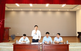 Thực hiện phương châm “gần dân”, “sát dân”, lãnh đạo phường Tây Hồ làm việc với các đồng chí Bí thư Chi bộ Tổ dân phố để nắm bắt tình hình cơ sở