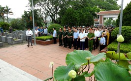 BÍ THƯ ĐẢNG ỦY XÃ TRUNG GIÃ DÂNG HƯƠNG TƯỞNG NIỆM CÁC ANH HÙNG LIỆT SĨ NHÂN KỶ NIỆM 78 NĂM NGÀY THƯƠNG BINH - LIỆT SĨ 27/7