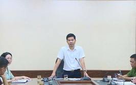 UBND xã làm việc với các hộ gia đình có hành vi vận chuyển rác thải sinh hoạt, phế liệu về tập kết trái quy định trên đất nông nghiệp