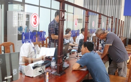 Điểm phục vụ hành chính công xã Hòa Phú tiếp đón và phục vụ người dân, doanh nghiệp đến giao dịch