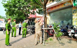 Xã Quốc Oai ra quân xử lý vi phạm trật tự đô thị, lập lại “đường thông, hè thoáng”