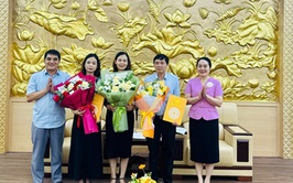UBND xã trao Quyết định công tác cán bộ