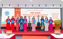 Phường Đại Mỗ công bố và trao các Quyết định về công tác tổ chức, cán bộ