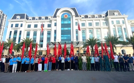 Lãnh đạo phường Cầu Giấy kiểm tra và tham gia công tác tổng vệ sinh môi trường
