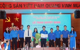 Lễ trao quyết định của Thành đoàn Hà Nội về công tác cán bộ tại phường Chương Mỹ