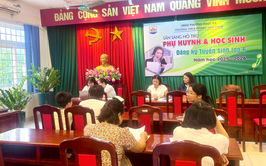 Không khí ngày đầu tuyển sinh trực tuyến vào lớp 6 năm học 2025-2026 tại phường Ngọc Hà