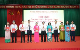 Xã Thuận An công bố, trao các quyết định về tổ chức bộ máy và công tác cán bộ