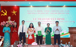Lễ trao quyết định của Hội Nông dân thành phố Hà Nội về công tác cán bộ tại phường Chương Mỹ