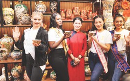 Nữ nghệ nhân nâng tầm cho gốm Việt