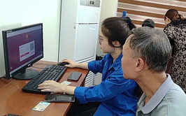Xã Trần Phú: lực lượng đoàn viên thanh niên hỗ trợ tại Điểm phục vụ hành chính công