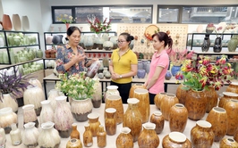 Nghệ nhân Hà Thị Vinh – Người giữ lửa làng nghề Bát Tràng