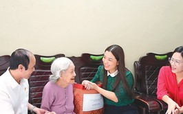 Hà Nội trao 118.035 suất quà tặng người có công dịp Quốc khánh
