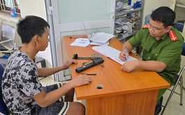 Công an xã phát động phong trào tuyên truyền, vận động thu hồi và đấu tranh phòng chống tội phạm liên quan đến vũ khí, vật liệu nổ, công cụ hỗ trợ