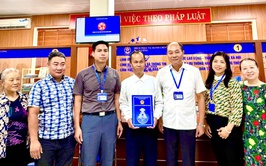 Trao Giấy phép xây dựng công trình nhà ở riêng lẻ trên địa bàn phường Định Công