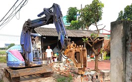 THÔN YÊN NINH KHỞI CÔNG HIẾN ĐẤT MỞ ĐƯỜNG TẠI NGÕ 5 XÓM MỚI