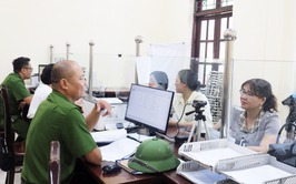 Xã Hòa Phú: Thực hiện nghiêm túc về việc hướng dẫn đổi thẻ đảng viên