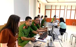 Xã Quang Minh đổi thẻ đảng viên trên nền tảng Cơ sở dữ liệu quốc gia về dân cư
