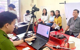 Xã Hoài Đức triển khai cấp đổi thẻ cho 2.722 đảng viên theo quy định mới