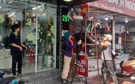 Phường Cầu Giấy ra quân xử lý vi phạm trật tự đô thị trên tuyến phố Trần Quốc Hoàn