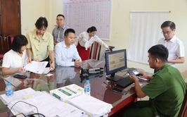 Gần 70% Đảng viên Xã Phú Xuyên đã được đổi thẻ Đảng viên.