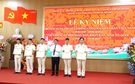 PHÓNG SỰ: CÔNG AN XÃ BÌNH MINH
                  MỘT MÀU ÁO - MUÔN NIỀM TIN