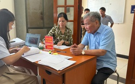 Phường Xuân Đỉnh tích cực triển khai công tác đổi thẻ đảng viên