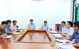 Đồng chí Nguyễn Hoàng Trường-Bí thư Đảng ủy, Chủ tịch HĐND xã tiếp công dân định kỳ tháng 8 năm 2025