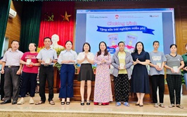 Trao tặng 165 suất sữa Hismart cho 112 trẻ em dưới 15 tháng tuổi tại xã Quốc Oai: chung tay vì tương lai trẻ em việt