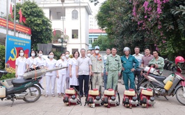 Khương Đình: Tổ chức phun hóa chất diệt muỗi phòng chống sốt xuất huyết