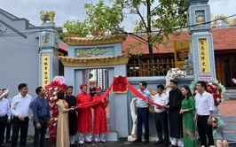 Lễ gắn biển công trình trùng tu, tôn tạo di tích lịch sử Miếu Đình Vĩnh Trung, thôn Vĩnh Trung, xã Ngọc Hồi