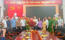 Lãnh đạo xã Gia Lâm chúc mừng Công an xã nhân kỷ niệm 80 năm Ngày truyền thống Công an nhân dân và 20 năm Ngày hội Toàn dân bảo vệ an ninh Tổ quốc