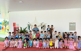 Trường Mầm non Họa Mi tổ chức “Ngày hội bơi và vui chơi dưới nước” Rèn luyện kỹ năng lan tỏa tiếng cười