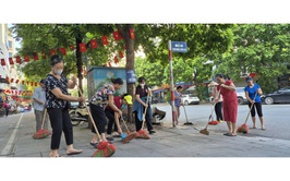 100% các Tổ dân phố hưởng ứng tham gia tổng vệ sinh môi trường trên địa bàn phường