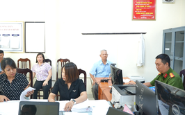 Công an xã Dương Hoà phấn đấu hoàn thành việc triển khai cấp, đổi thẻ Đảng viên trước tiến độ