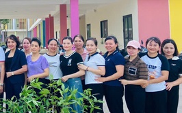 Nhóm thiện nguyện Cầu Giấy trao tặng 30 cây Hoa Bún cho Trường Mầm non Bích Hoà