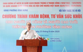 PHƯỜNG VĨNH HƯNG TỔ CHỨC KHÁM, TƯ VẤN SỨC KHỎE CHO NGƯỜI CÓ CÔNG, NGƯỜI CAO TUỔI NHÂN KỶ NIỆM 80 NĂM CÁCH MẠNG THÁNG TÁM VÀ QUỐC KHÁNH 2/9
