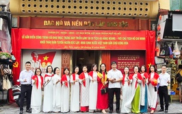 Chi bộ Phòng Văn hóa - Xã hội phường Đống Đa tổ chức sinh hoạt chính trị tại di tích lịch sử 48 Hàng Ngang