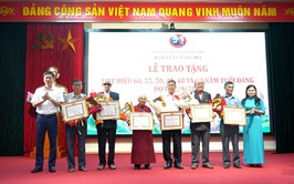 Đảng uỷ xã Dương Hoà trao tặng Huy hiệu Đảng đợt 02/9 cho 36 đảng viên