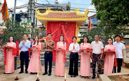 Phường Phú Lương khánh thành, gắn biển công trình di tích cách mạng kháng chiến tại Đình Văn Nội chào mừng kỷ niệm 80 năm Cách mạng tháng Tám và Quốc khánh 2/9