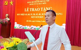 Xã Hát Môn trao Huy hiệu Đảng tặng 60 đảng viên đợt 2/9