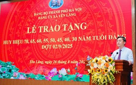 XÃ YÊN LÃNG TRANG TRỌNG TỔ CHỨC LỄ TRAO HUY HIỆU ĐẢNG ĐỢT 02/9/2025.