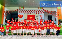 Phường Long Biên trang trí trực quan trang hoàng, rực rỡ chào mừng kỷ niệm 80 năm Cách mạng tháng Tám và Quốc Khánh nước cộng hòa xã hội chủ nghĩa Việt Nam 2/9.