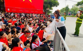 Phường Ngọc Hà chủ động thu gom rác tại tuyến diễu binh, diễu hành