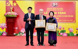 Phường Yên Nghĩa tổ chức trao tặng Huy hiệu Đảng dịp Quốc khánh 2/9