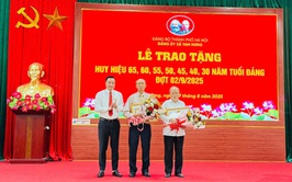 ĐẢNG ỦY XÃ TAM HƯNG TRANG TRỌNG TỔ CHỨC LỄ TRAO HUY HIỆU ĐẢNG ĐỢT 2/9/2025